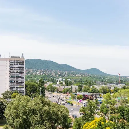 Sweet , 30sqm Studio, Free Private Parking, Mountain View, Balcony, 20 Min From Downtown Lejlighed
