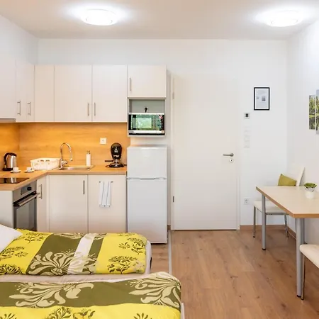 Sweet , 30sqm Studio, Free Private Parking, Mountain View, Balcony, 20 Min From Downtown * Budapest