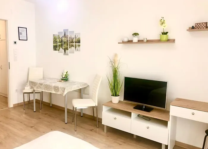 Sweet , 30sqm Studio, Free Private Parking, Mountain View, Balcony, 20 Min From Downtown Διαμέρισμα