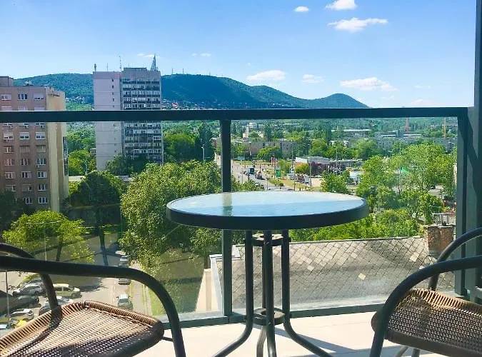 Sweet , 30sqm Studio, Free Private Parking, Mountain View, Balcony, 20 Min From Downtown * Βουδαπέστη