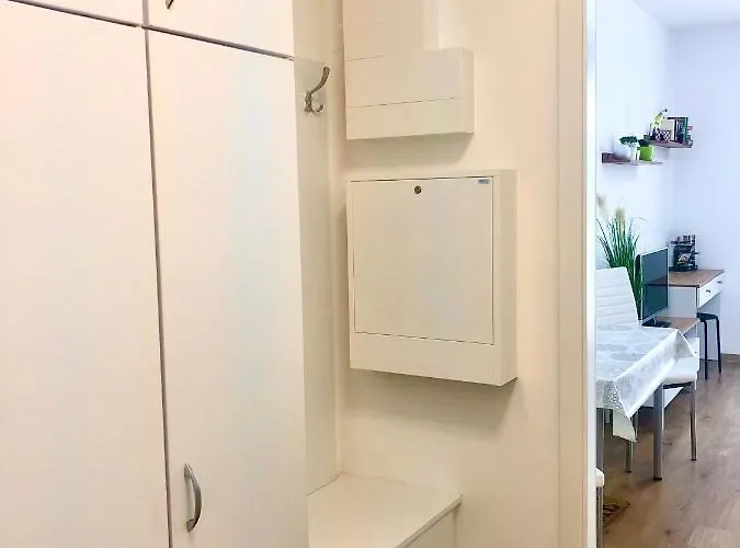 Sweet , 30sqm Studio, Free Private Parking, Mountain View, Balcony, 20 Min From Downtown Διαμέρισμα
