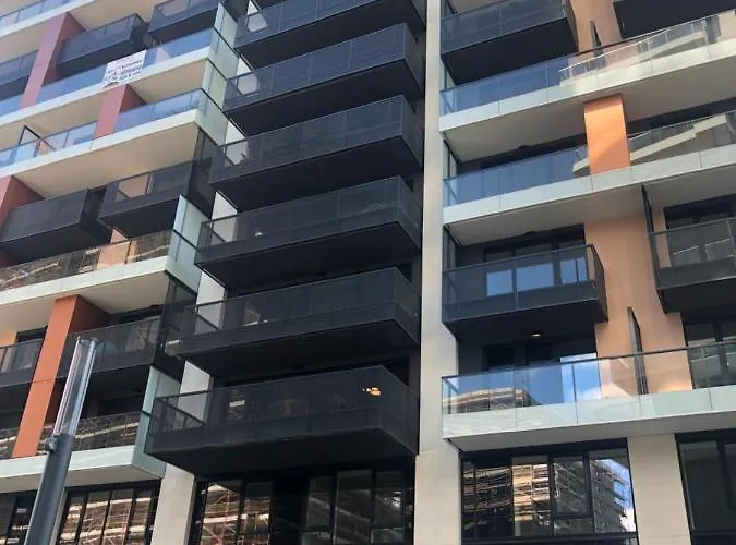 Sweet , 30sqm Studio, Free Private Parking, Mountain View, Balcony, 20 Min From Downtown * Βουδαπέστη