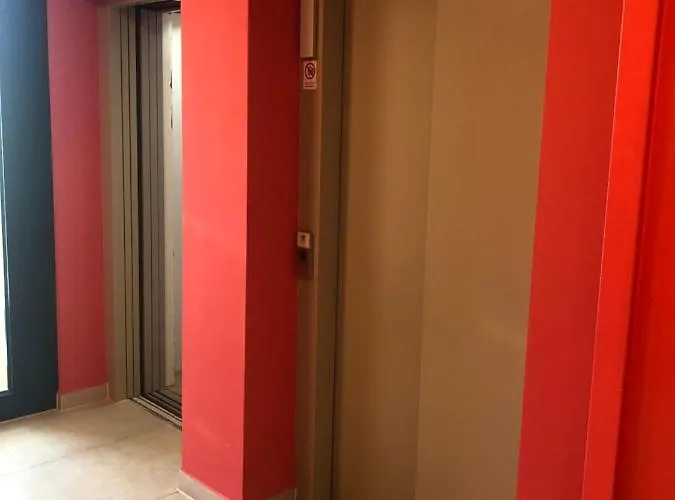 Sweet , 30sqm Studio, Free Private Parking, Mountain View, Balcony, 20 Min From Downtown Διαμέρισμα *
