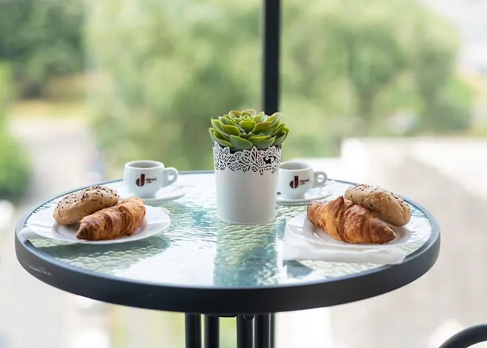 Sweet , 30sqm Studio, Free Private Parking, Mountain View, Balcony, 20 Min From Downtown * Βουδαπέστη