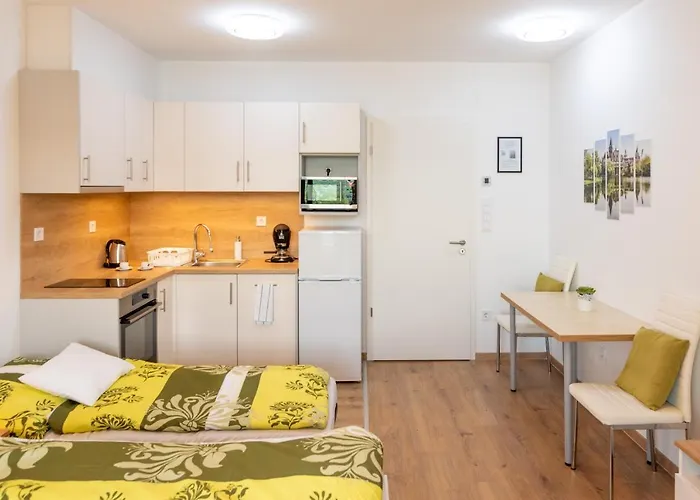 Sweet , 30sqm Studio, Free Private Parking, Mountain View, Balcony, 20 Min From Downtown * Βουδαπέστη