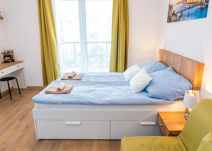 Sweet , 30sqm Studio, Free Private Parking, Mountain View, Balcony, 20 Min From Downtown Διαμέρισμα *