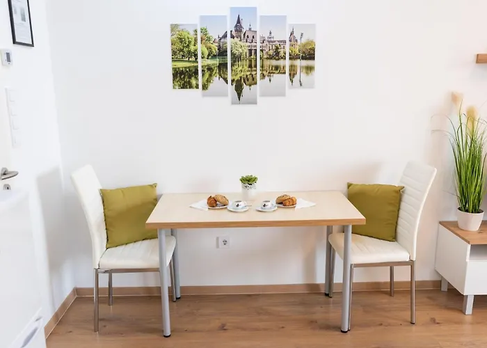 Sweet , 30sqm Studio, Free Private Parking, Mountain View, Balcony, 20 Min From Downtown *