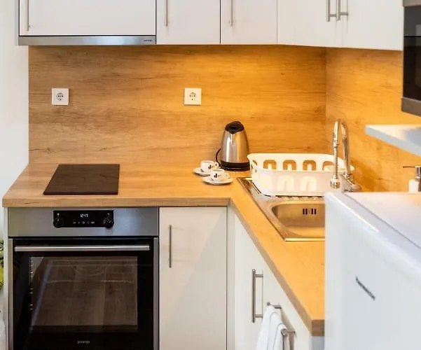 Διαμέρισμα Sweet , 30sqm Studio, Free Private Parking, Mountain View, Balcony, 20 Min From Downtown