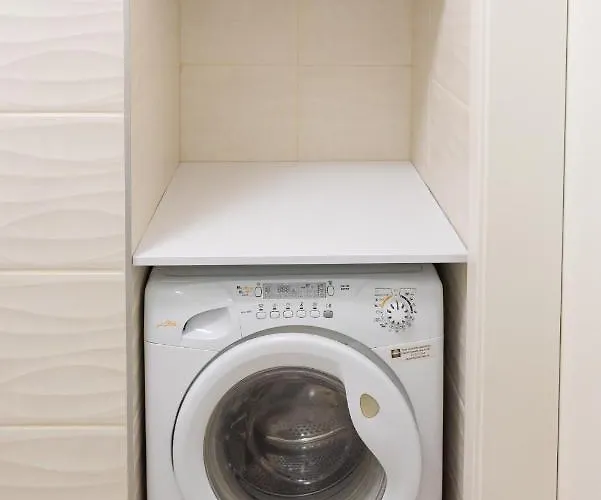 Sweet , 30sqm Studio, Free Private Parking, Mountain View, Balcony, 20 Min From Downtown