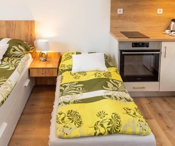 Sweet , 30sqm Studio, Free Private Parking, Mountain View, Balcony, 20 Min From Downtown * Βουδαπέστη
