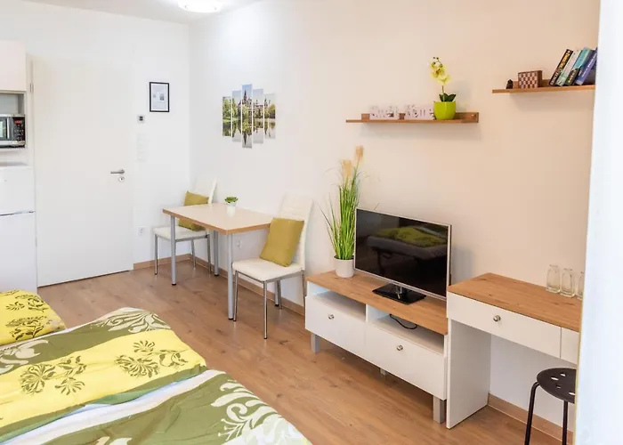 Sweet , 30sqm Studio, Free Private Parking, Mountain View, Balcony, 20 Min From Downtown Διαμέρισμα