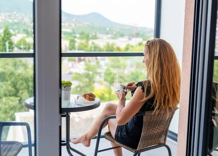 Sweet , 30sqm Studio, Free Private Parking, Mountain View, Balcony, 20 Min From Downtown * Βουδαπέστη