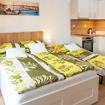 Apartment Sweet Studio: Mountain View Retreat With Parking Budapest