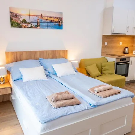 Apartamento Sweet , 30sqm Studio, Free Private Parking, Mountain View, Balcony, 20 Min From Downtown