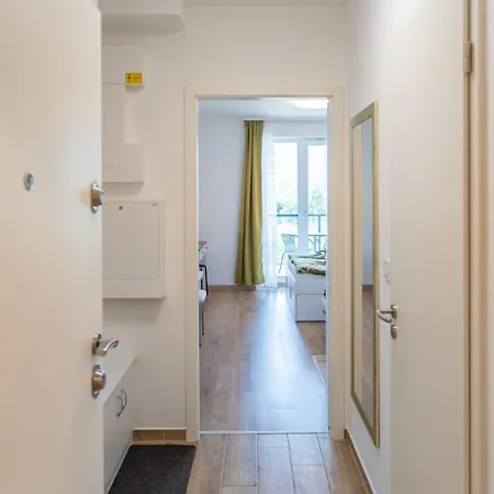 Sweet , 30sqm Studio, Free Private Parking, Mountain View, Balcony, 20 Min From Downtown