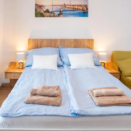 Apartamento Sweet , 30sqm Studio, Free Private Parking, Mountain View, Balcony, 20 Min From Downtown Budapeste