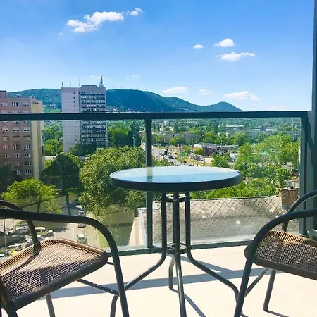 Sweet , 30sqm Studio, Free Private Parking, Mountain View, Balcony, 20 Min From Downtown * Budapest